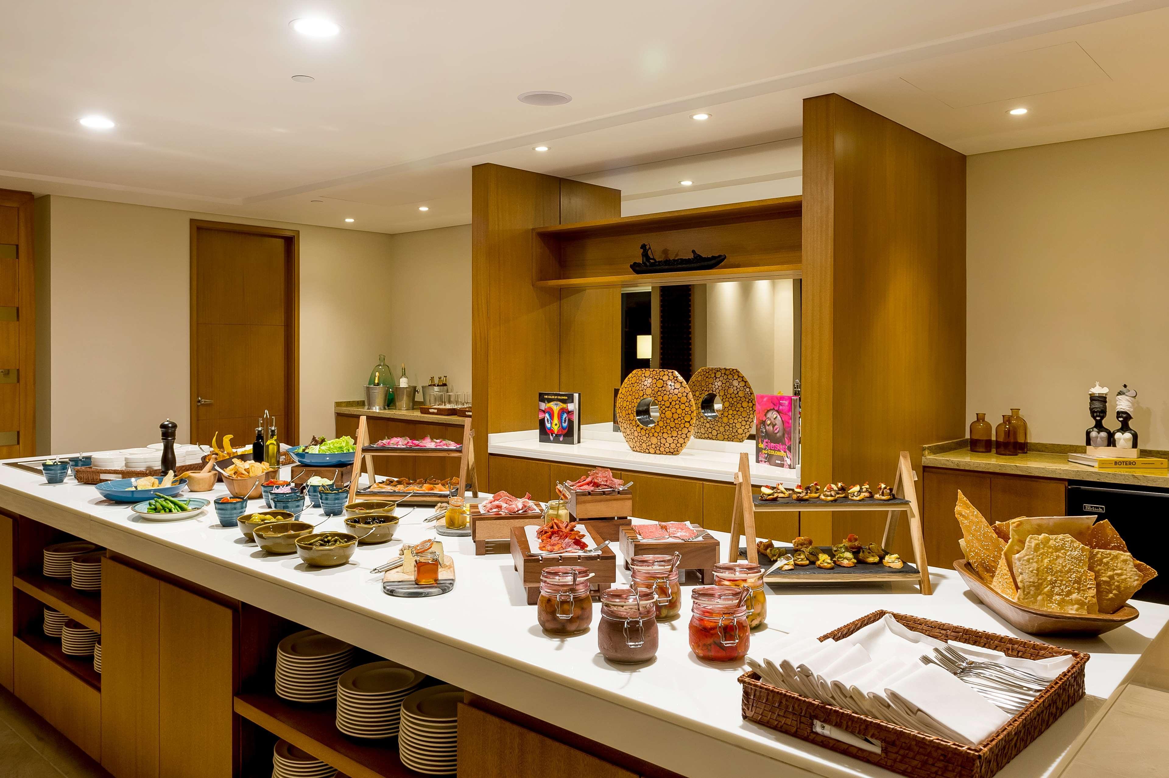 Hotel Hyatt Regency Kartagena Zewnętrze zdjęcie A buffet at a hotel